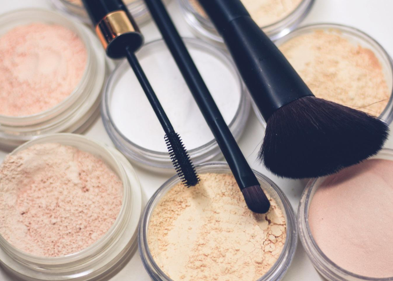 Formas de almacenar tu maquillaje y artículos de skin care
