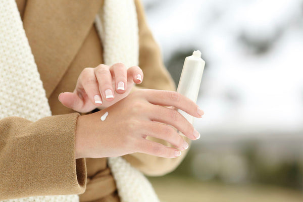 Cómo cuidar tus manos y uñas en invierno