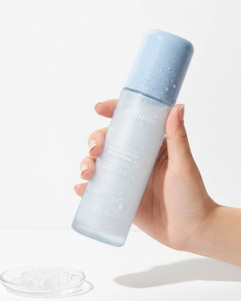 Pink Lady Beauty Store Serum Facial Hidratante Yesnow, loción facial hidratante con ácido hialurónico en envase translúcido azul claro.